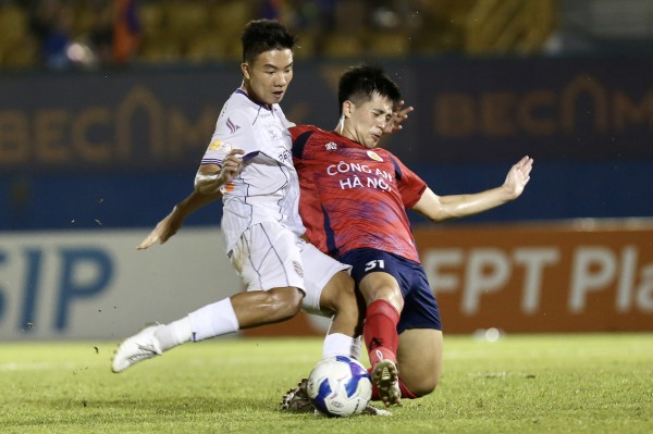 Hàng thủ cao nhất lịch sử đội tuyển Việt Nam: Thể hình gần 1,90 m, đẹp như 'Tây'!