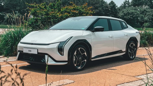 Giá xăng dầu liên tục biến động, lượng tìm kiếm xe điện gia tăng Giá xăng dầu liên tục biến động, lượng tìm kiếm xe điện gia tăng