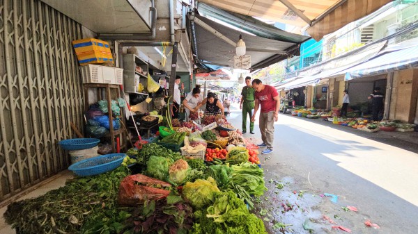 Phường Thạnh Mỹ Tây: Lắng nghe để xử lý dứt điểm lấn chiếm vỉa hè, lòng đường Phường Thạnh Mỹ Tây: Lắng nghe để xử lý dứt điểm lấn chiếm vỉa hè, lòng đường