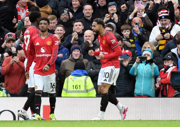 VAR gây tranh cãi, M.U đánh bại Aston Villa trận 'đại chiến' tốp 3