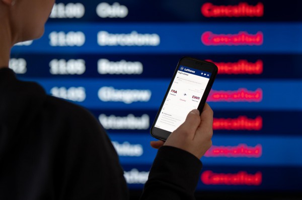 Một hãng hàng không phải hủy kỷ lục hơn 1.000 chuyến bay do giá dầu tăng cao Một hãng hàng không phải hủy kỷ lục hơn 1.000 chuyến bay do giá dầu tăng cao