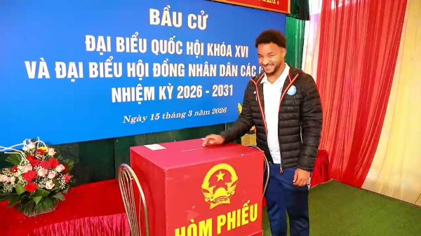 Xuân Son lần đầu đi bầu cử ở Việt Nam: ‘Tôi vô cùng tự hào’