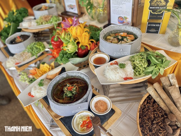 Bún quậy, bún cá cay vào khách sạn 5 sao TP.HCM: Món quê vẫn giữ vị quen