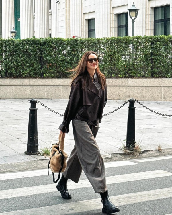 Quần ống rộng vào công sở, phối sao cho thanh lịch?