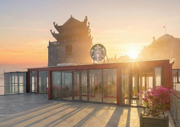 Bên trong quán cà phê Starbucks cao nhất châu Á tại Việt Nam
