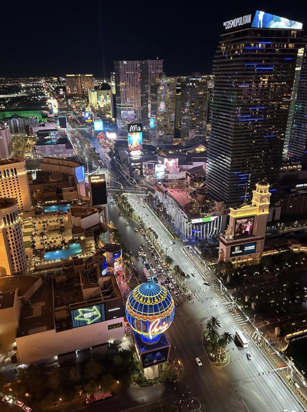 Ăn từ dưới đất lên trên trời ở Las Vegas: Người Việt ở Mỹ trải nghiệm food tour 'đỉnh nóc'