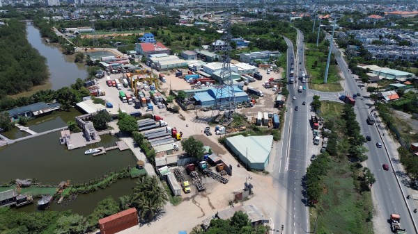 Loạt bãi xe trái phép đường Võ Chí Công: Không lẽ bó tay? Loạt bãi xe trái phép đường Võ Chí Công: Không lẽ bó tay?