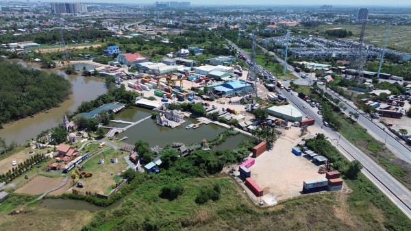 Loạt bãi xe trái phép đường Võ Chí Công: Không lẽ bó tay? Loạt bãi xe trái phép đường Võ Chí Công: Không lẽ bó tay?