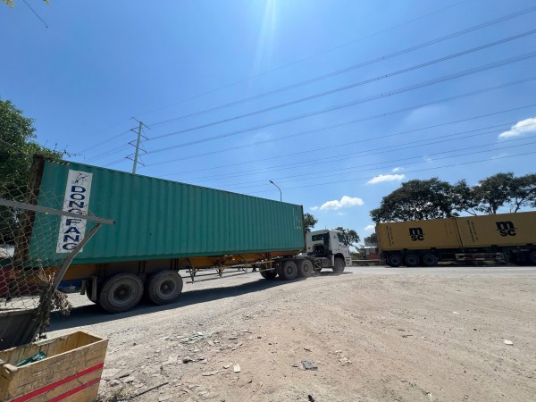 Loạt bãi xe trái phép đường Võ Chí Công: Không lẽ bó tay? Loạt bãi xe trái phép đường Võ Chí Công: Không lẽ bó tay?