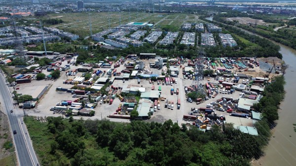 Loạt bãi xe trái phép đường Võ Chí Công: Không lẽ bó tay? Loạt bãi xe trái phép đường Võ Chí Công: Không lẽ bó tay?