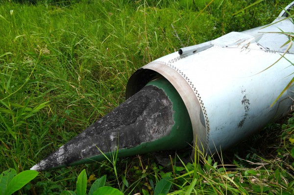 Cận cảnh máy bay MiG-21 bị 'bỏ quên' nhiều năm giữa khu dân cư Cà Mau Cận cảnh máy bay MiG-21 bị 'bỏ quên' nhiều năm giữa khu dân cư Cà Mau