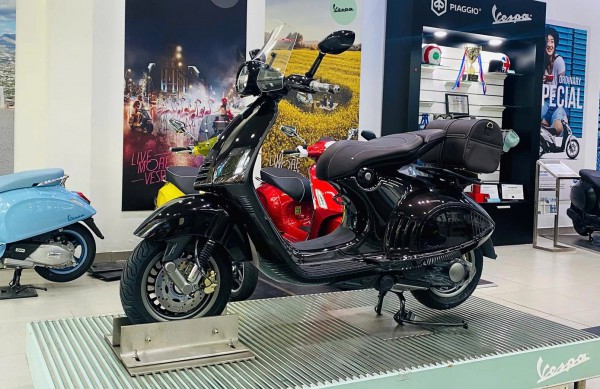 Vespa 946 Horse vừa về Việt Nam đã 'khan hàng', giá hơn nửa tỉ đồng
