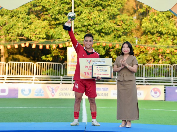 Tiền vệ tài hoa người Hà Tĩnh xuất sắc nhất VCK TNSV THACO cup 2026 Tiền vệ tài hoa người Hà Tĩnh xuất sắc nhất VCK TNSV THACO cup 2026