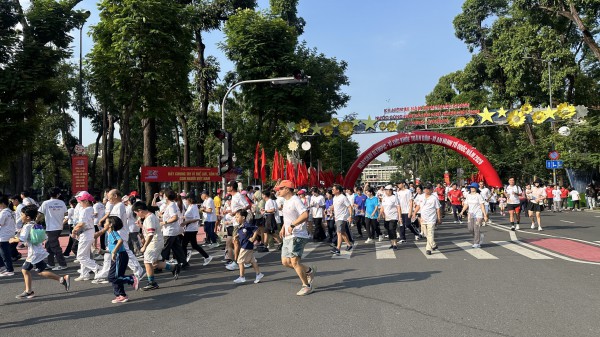 Hàng nghìn người tham gia Ngày chạy Olympic sức khỏe toàn dân tại TP.HCM
