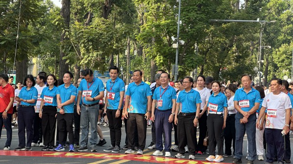 Hàng nghìn người tham gia Ngày chạy Olympic sức khỏe toàn dân tại TP.HCM