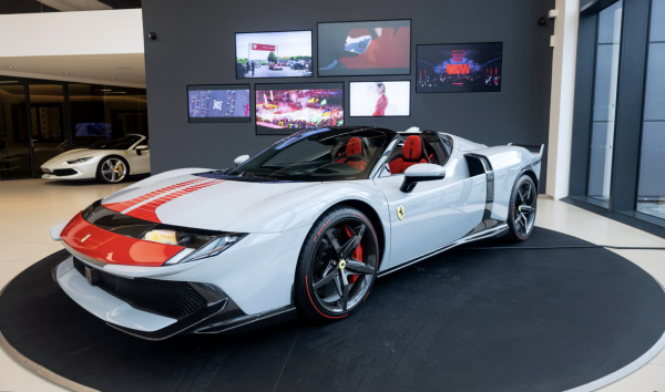 Nhiều nhà sản xuất xe sang, siêu xe tạm ngừng giao ô tô đến Trung Đông