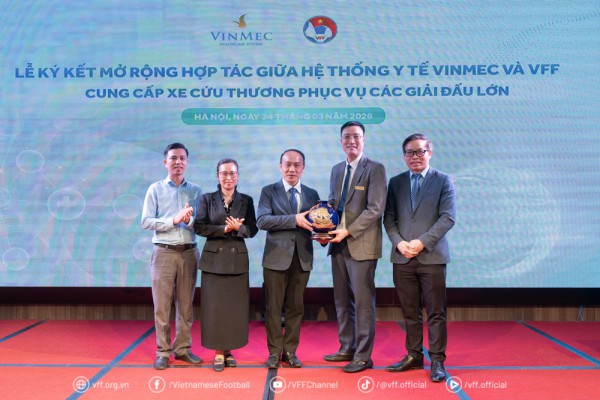 Vinmec cung cấp dịch vụ cứu thương chất lượng cao cho đội tuyển Việt Nam Vinmec cung cấp dịch vụ cứu thương chất lượng cao cho đội tuyển Việt Nam