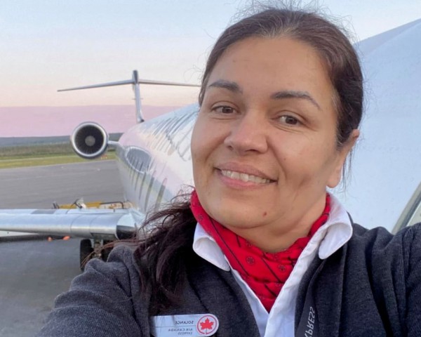 Tiếp viên Air Canada văng xa 100 m vẫn sống sót khi máy bay đụng xe cứu hỏa