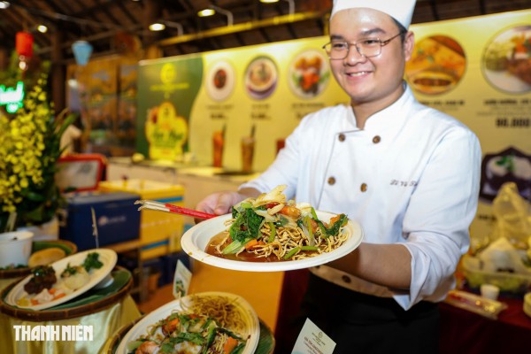 Lễ hội ẩm thực 500 món từ khách sạn 4, 5 sao ở TP.HCM: Giá bình dân, khách đông nghịt