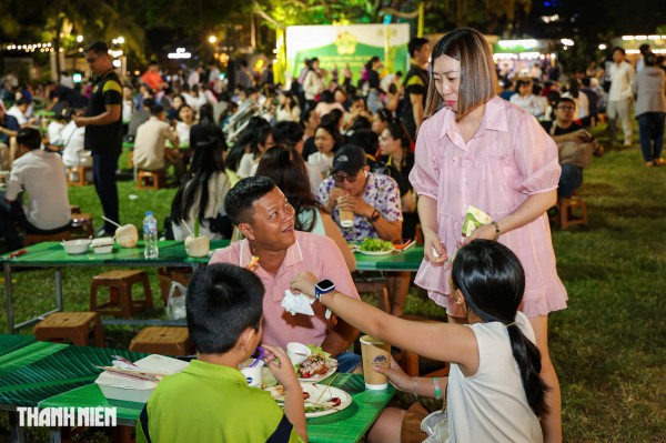 Lễ hội ẩm thực 500 món từ khách sạn 4, 5 sao ở TP.HCM: Giá bình dân, khách đông nghịt