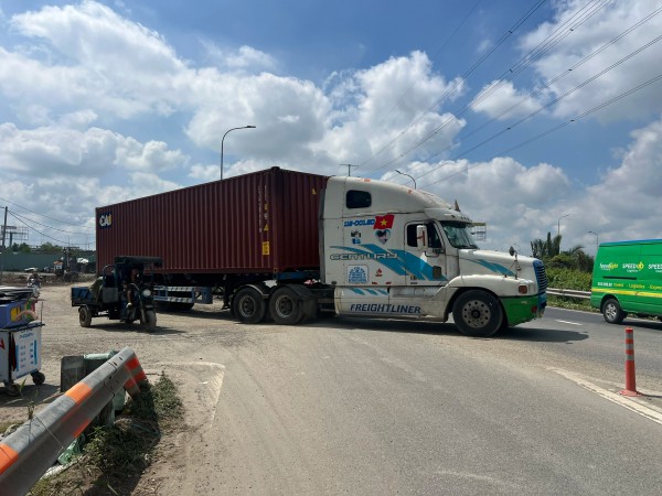 TP.HCM yêu cầu xử lý dứt điểm bãi xe tự phát trên đường Võ Chí Công TP.HCM yêu cầu xử lý dứt điểm bãi xe tự phát trên đường Võ Chí Công