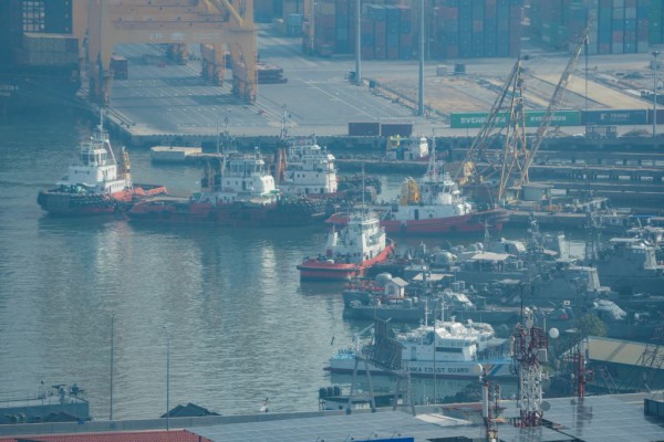 Siêu xe kẹt ở Sri Lanka vì xung đột Trung Đông