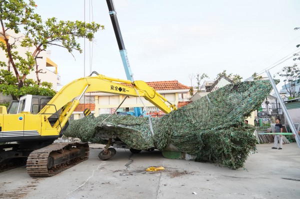 Vì sao phải di dời máy bay MiG-21 bị 'bỏ quên' ở Cà Mau vào ban đêm?