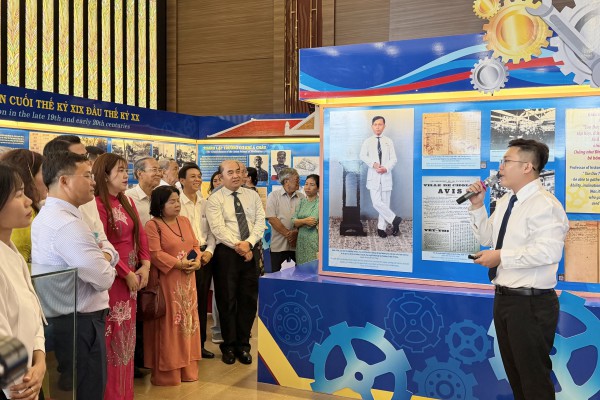 Kỷ vật 'xuyên thế kỷ' của người thợ Ba Son lần đầu trưng bày tại TP.HCM Kỷ vật 'xuyên thế kỷ' của người thợ Ba Son lần đầu trưng bày tại TP.HCM