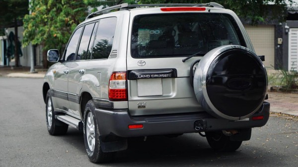 ‘Huyền thoại’ Toyota Land Cruiser đời 2005, bán lại chưa tới 400 triệu đồng