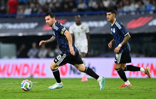 Messi thi đấu trận cuối cùng với đội tuyển Argentina trên sân nhà trước World Cup