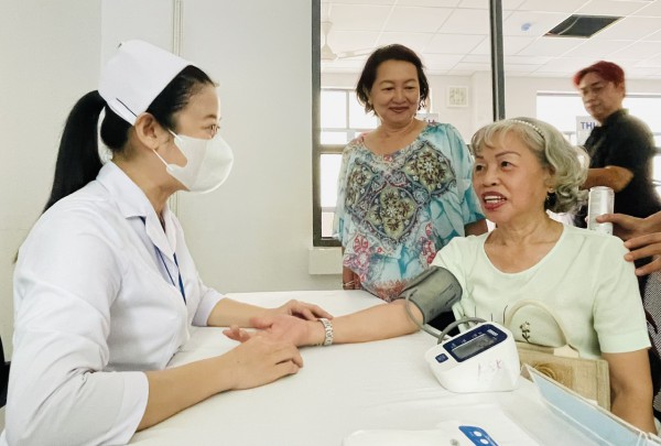 56 bệnh viện tại TP.HCM đồng loạt khám bệnh miễn phí cho 16.000 người dân 56 bệnh viện tại TP.HCM đồng loạt khám bệnh miễn phí cho 16.000 người dân