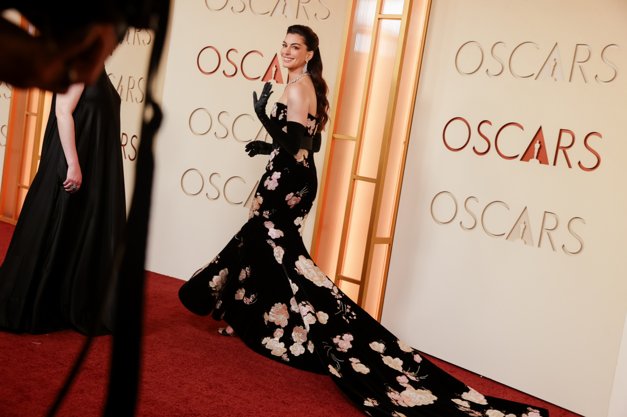 Anne Hathaway, Elle Fanning đẹp tựa công chúa trên thảm đỏ Oscar 2026 Anne Hathaway, Elle Fanning đẹp tựa công chúa trên thảm đỏ Oscar 2026