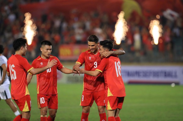 Báo Malaysia: Đội tuyển Việt Nam thắng dễ Bangladesh, lời cảnh báo cho HLV Cklamovski