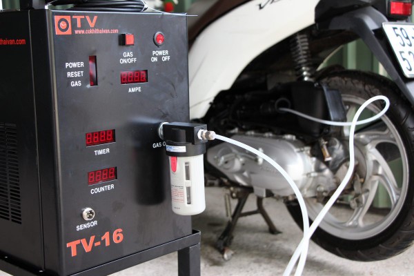 Bảo dưỡng, thay thế bộ phận nào để xe máy 'lợi' xăng?