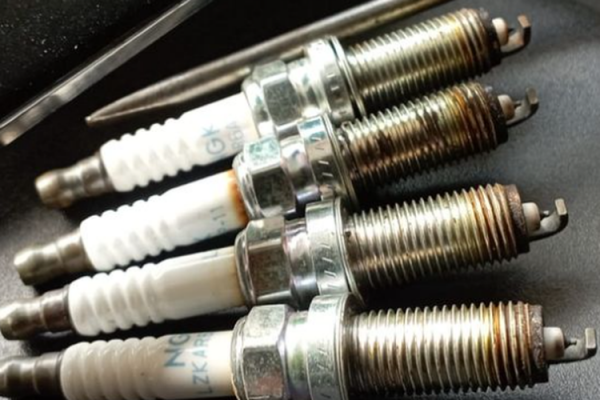 Bảo dưỡng, thay thế bộ phận nào để xe máy 'lợi' xăng?