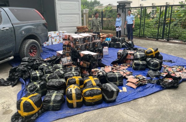 Bắt giữ hàng tấn lạp xưởng, chả mực, phi lê gà... không rõ nguồn gốc Bắt giữ hàng tấn lạp xưởng, chả mực, phi lê gà... không rõ nguồn gốc