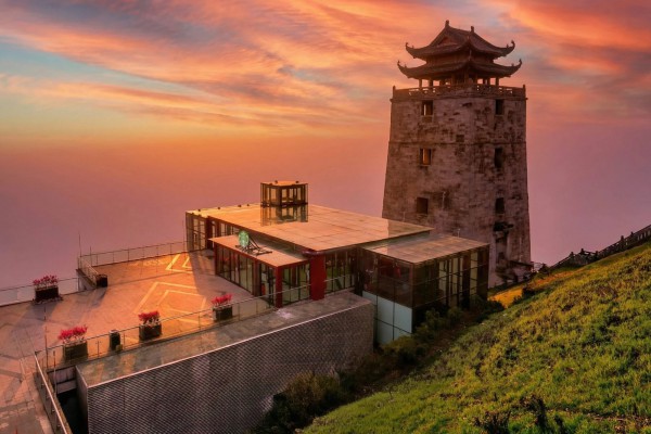 Bên trong quán cà phê Starbucks cao nhất châu Á tại Việt Nam