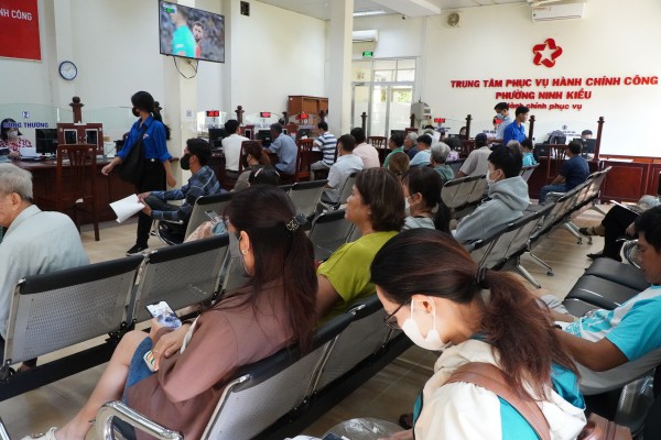 Cần Thơ xin lỗi người dân, doanh nghiệp vì hồ sơ hành chính trễ hẹn Cần Thơ xin lỗi người dân, doanh nghiệp vì hồ sơ hành chính trễ hẹn