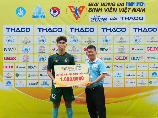 Chàng trung vệ đứng dậy mạnh mẽ từ lời dỗ dành của mẹ