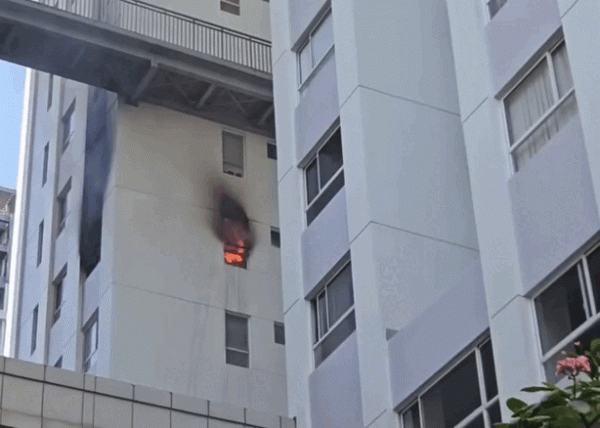 Cháy căn hộ chung cư 25 tầng ở TP.HCM, hàng trăm cư dân thoát thân