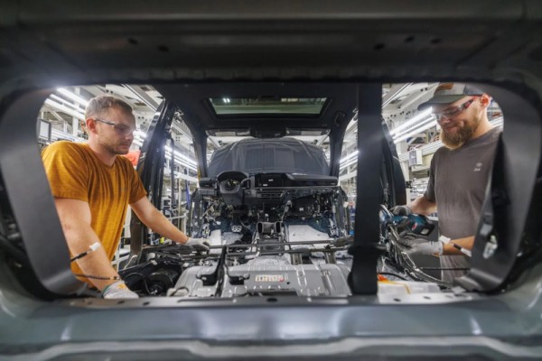 Chiến lược “đa hướng” giúp Toyota giữ nhịp trong cuộc đua điện hóa Chiến lược “đa hướng” giúp Toyota giữ nhịp trong cuộc đua điện hóa