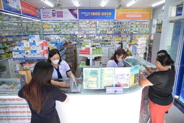 Chủ động kiểm soát lượng và giá thuốc tây trước 'bão' xăng dầu