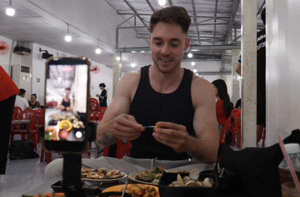 Chuyện anh Tây mê ẩm thực bình dân ở TP.HCM