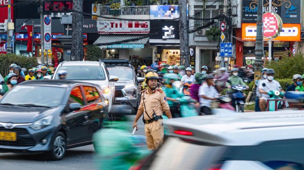 Có nên tháo dỡ vòng xoay ở TP.HCM?