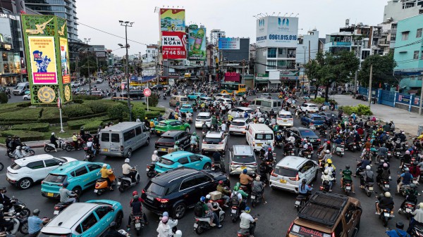 Có nên tháo dỡ vòng xoay ở TP.HCM?