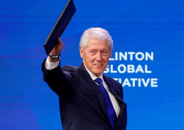 Cựu Tổng thống Mỹ Clinton nói gì trong phiên điều trần vụ Epstein?