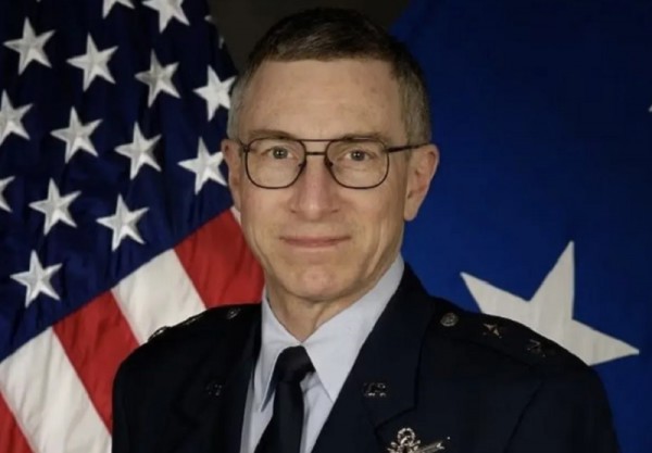 Cựu tướng Mỹ chuyên trách UFO mất tích bí ẩn Cựu tướng Mỹ chuyên trách UFO mất tích bí ẩn