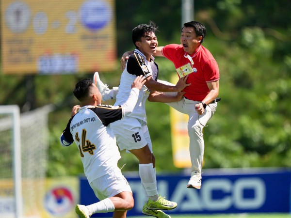 ĐKVĐ lẫn á quân dừng chân ở tứ kết