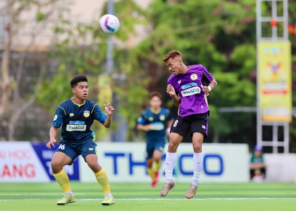 ĐKVĐ và á quân thắng kịch tính