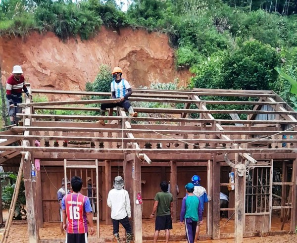 Đà Nẵng: Sườn đồi nứt toác kéo dài 500 m, đe dọa 60 hộ dân Đà Nẵng: Sườn đồi nứt toác kéo dài 500 m, đe dọa 60 hộ dân